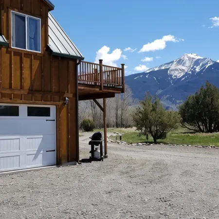 MT Yellowstone River Retreat, by Chico Hot SpringsCabin 1 bedroom 1 bathroom