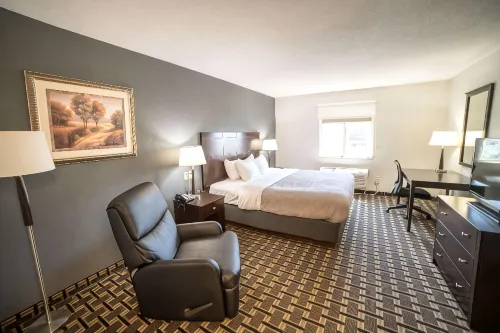 Quality Inn & Suites Watertown Near Prairie Lakes Ice Arena - 2-Star