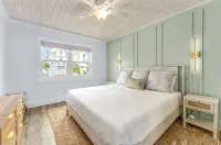Ocean-view 2 bed 1 bath near island center on beautiful Saint George Island - 4-Star