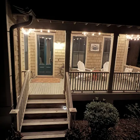 "Nauti-Jayne" coastal cottage in Historic Old Town Bluffton