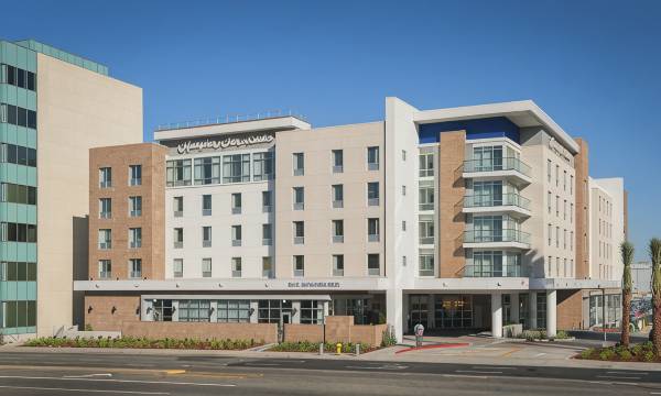 Hampton Inn & Suites LAX El Segundo