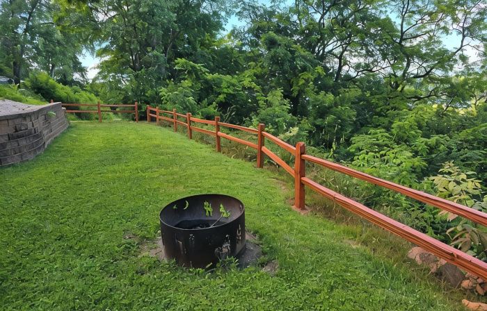Newly remodeled, multifunctional, secluded retreat w/ views of Mississippi River