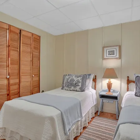 East Cavalry Red House<br>3 bedrooms 3 full baths sleeps up to 12