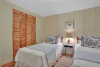 East Cavalry Red House<br>3 bedrooms 3 full baths sleeps up to 12 - 2 tähden