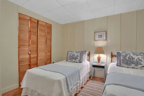 East Cavalry Red House<br>3 bedrooms 3 full baths sleeps up to 12 - 2 tähden