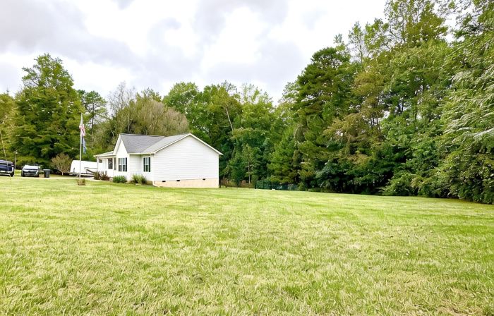 Pet Friendly Home 2 minutes from Lake Norman State Park 3BR/2BA