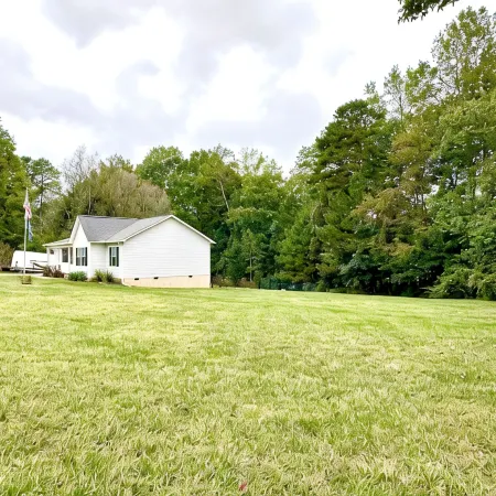 Pet Friendly Home 2 minutes from Lake Norman State Park 3BR/2BA