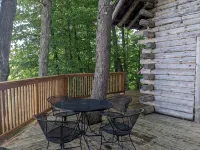 Rustic Retreat Log Cabin Nestled Among 65 Acres - Chalets