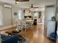 Cozy Cottage - quaint and comfy - 5 blocks to the beach, 1 block to Mason Ave. - 3 tähden