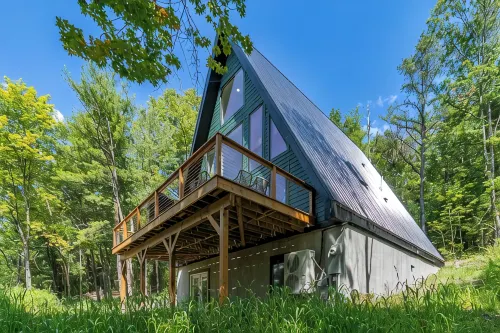 Modern A-Frame near many wineries and activities: fire pit, King beds, & more! - Balcony