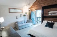 Peaceful modern oasis -walking distance to Village - Gym