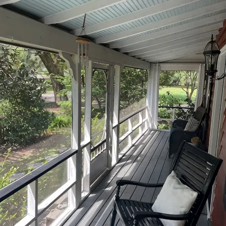 Cottage in the Oaks  is a  restored Historical Cottage from the late 1800’s