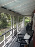 Cottage in the Oaks  is a  restored Historical Cottage from the late 1800’s - 3 stjerner
