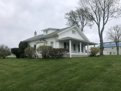 Newly Renovated Farmhouse Finger Lakes - 3-Star
