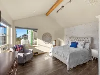 Beautiful Family Home, Less than one Block to the Beach - Boutique