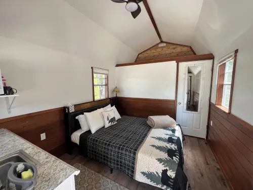 Casita 2, Tiny Home in Wood Area, 1 Mile From Glacier Entrance- 2 Guests - Chalets