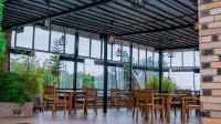 Royal Crown Hotel - 2-Star