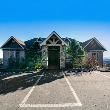 Comfy Condo at Top of Sugar Mtn - Ski in Ski Out - AC, WiFi