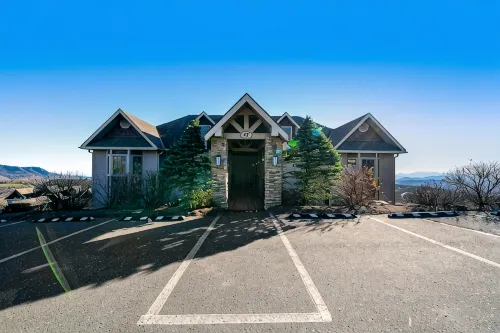 Comfy Condo at Top of Sugar Mtn - Ski in Ski Out - AC, WiFi - 4-Star