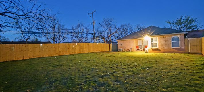 4 Bedroom-2 King Beds GREAT location, minutes to AT&T Stadium and DFW Airport! Hotels in Euless