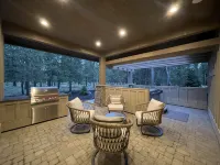 Four Seasons Luxury 5 Br Lodge w/ Hot Tub, Infinity Pool and More - 5-Star