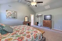 Northwest Arkansas Home Near Bentonville & Trails! - موقف سيارات
