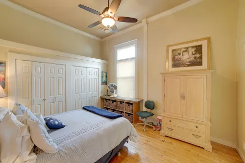 Bright Historic Apartment | 2 Blocks to Downtown - parking