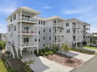 10 Br, Sleeps 26, Panoramic Views, Walk to Beach + Boardwalk, Directly on Lake - 4-Star