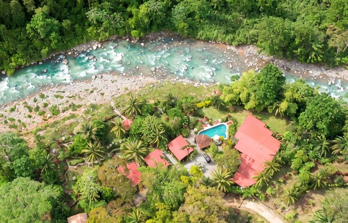 Casitas Del Rio Riverfront Nature Lodge - Sloth Luxury Villa