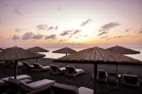 Kamari Beach Hotel - Beach