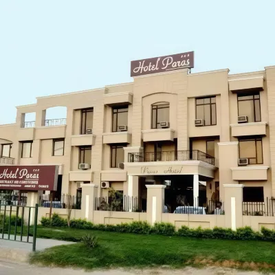 Hotel Paras