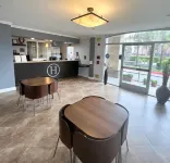 Harbor Inn & Suites