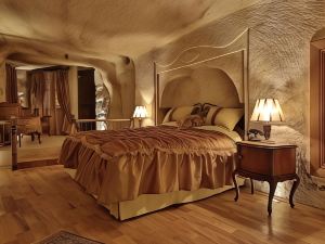 Golden Cave Suites