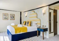 The George Hotel