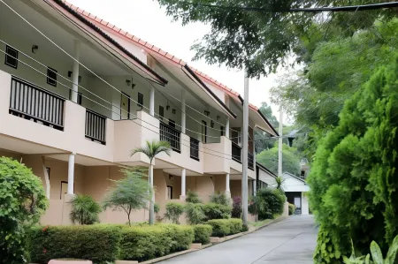 Lamai Buri Resort Отели рядом с достопримечательностью «Wat Sila Ngu Temple»