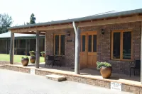Coranda Lodge Hotels near Sherlock Close Reserve