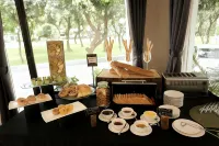 Adhiwangsa Hotel - breakfast