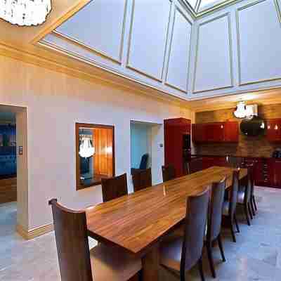 Signature Living Bold Street Apartments Dining/Meeting Rooms