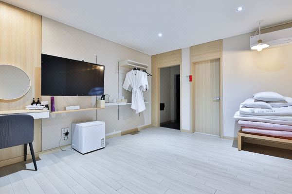 더 퍼스트 호텔(The First Hotel)_5