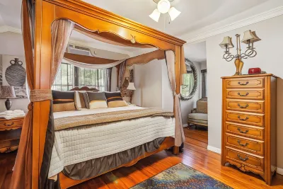 The Old Downtown Historic Grand Prairie House 4 Bedroom Home by RedAwning