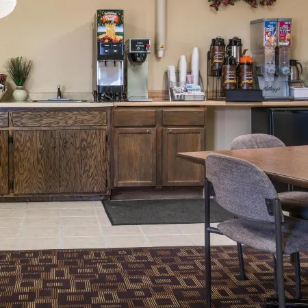 Super 8 by Wyndham Owatonna