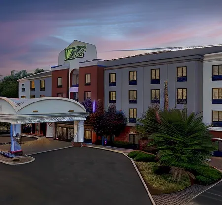 Holiday Inn Express & Suites KNOXVILLE-CLINTON by IHG