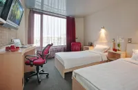 Marins Park Hotel Ekaterinburg Các khách sạn gần Church of All Saints in Yekaterinburg