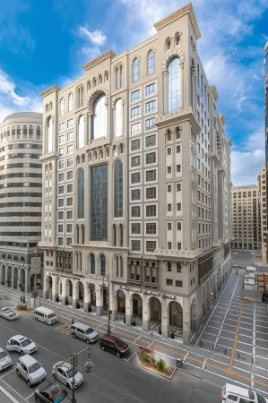 Millennium Al Aqeeq Hotel Отели рядом с достопримечательностью «Масджид Ал-Киблатейн»