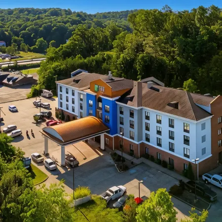 Holiday Inn Express & Suites CHARLESTON NW - CROSS LANES by IHG