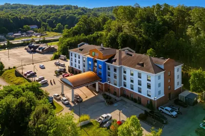 Holiday Inn Express & Suites Charleston NW - Cross Lanes Hotels in Nitro