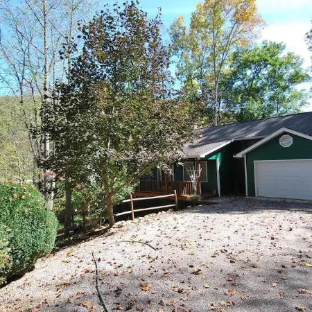 NC Cabin Creekside: Stunning Creek Views, Sleeps 7 —5 Stars