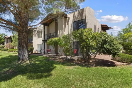 Prickly Pearadise: 3-Bedroom Condo in Sedona with Hot Tubs, Pool & Tennis Отели рядом с достопримечательностью «Белл Рок»