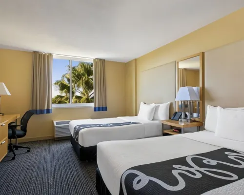 La Quinta Inn & Suites by Wyndham Sunrise Hotels in Sunrise