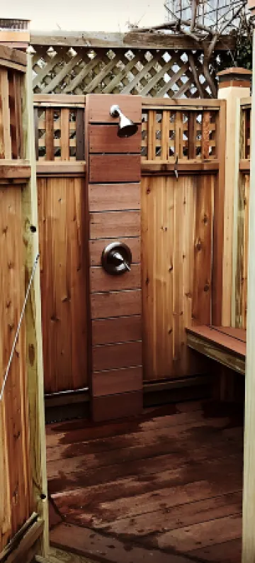 3 bedroom 2 1/2 bath house 1 1/2 Blocks From Main Street, one block from harbor.